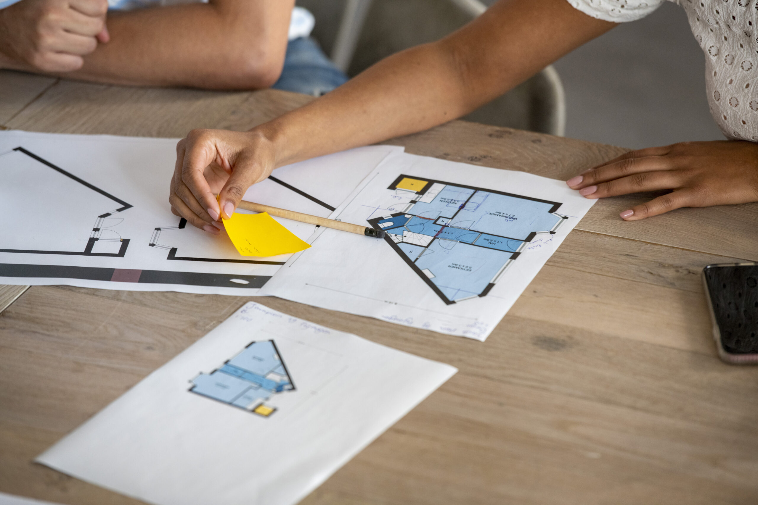 jong stel bij binnenhuisarchitect